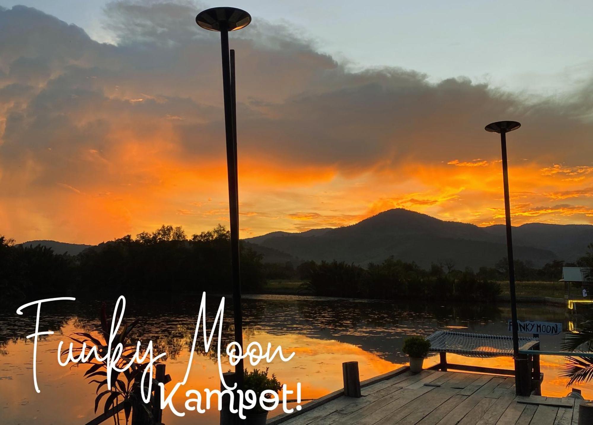 Funky Moon Kampot Hostel Bagian luar foto